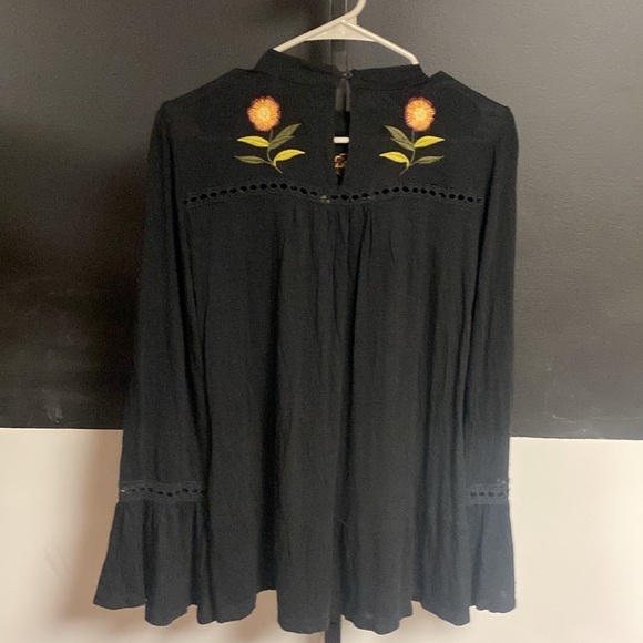 Notations black embroidered boho bell sleeve top size medium - Picture 7 of 7